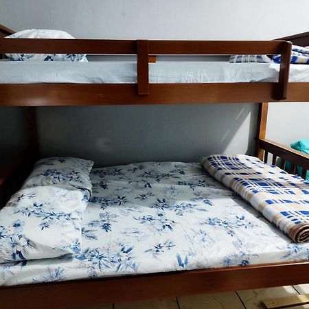 Vitoria Hostel กัวรูยุส ภายนอก รูปภาพ
