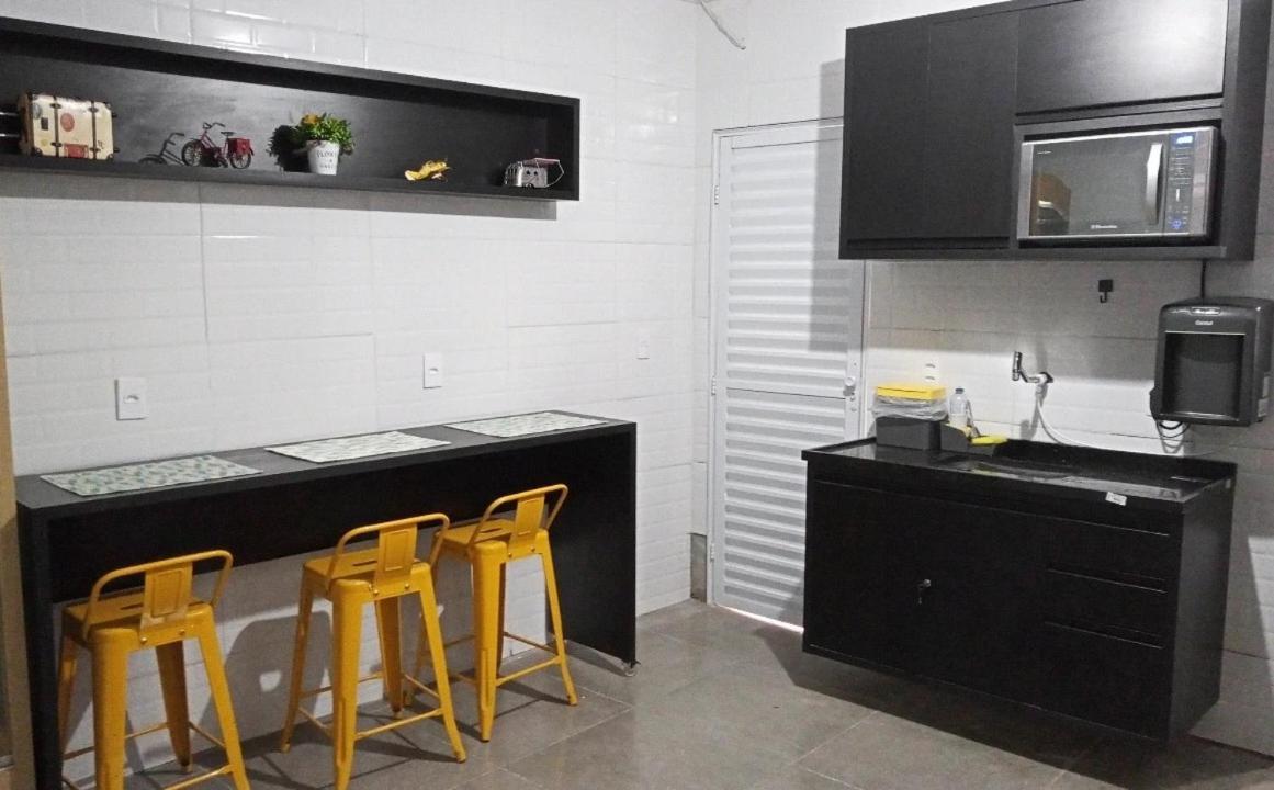 Vitoria Hostel กัวรูยุส ภายนอก รูปภาพ