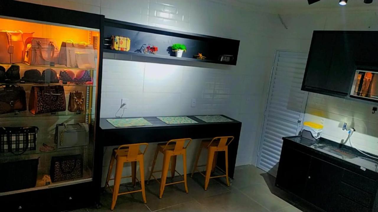 Vitoria Hostel กัวรูยุส ภายนอก รูปภาพ