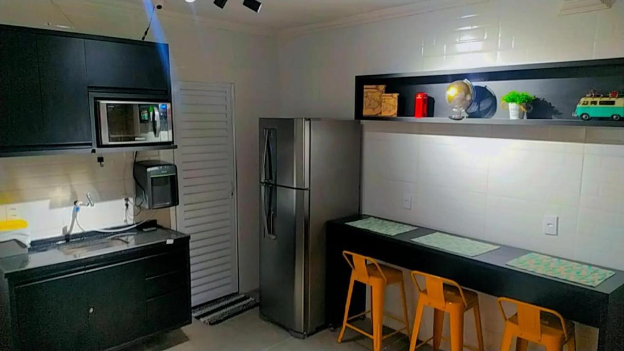 Vitoria Hostel กัวรูยุส ภายนอก รูปภาพ