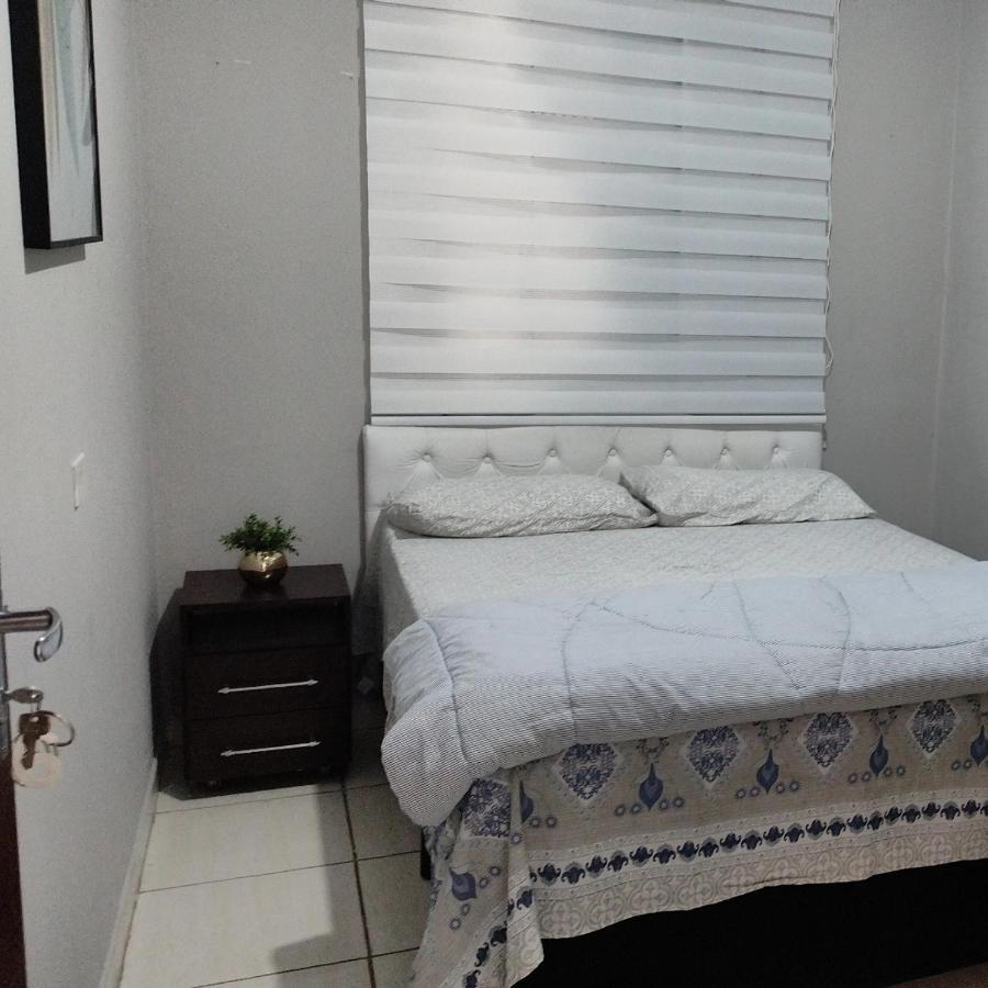 Vitoria Hostel กัวรูยุส ภายนอก รูปภาพ