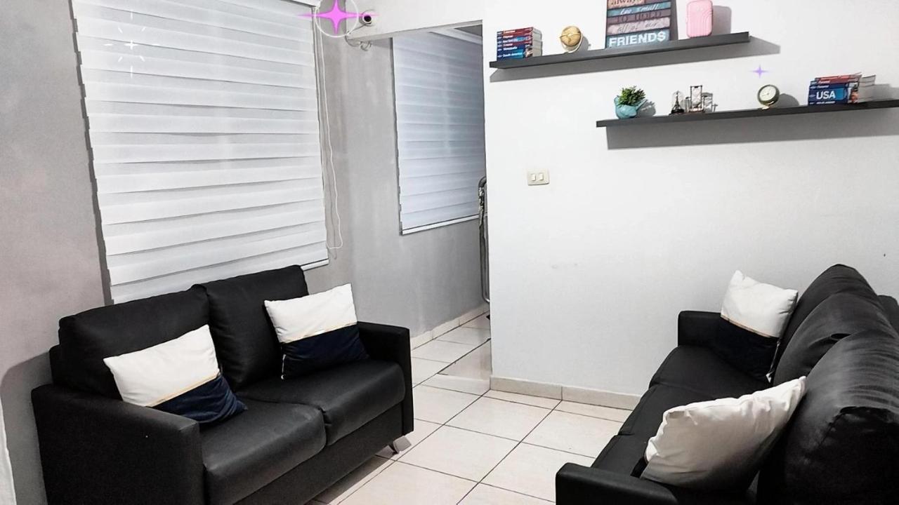 Vitoria Hostel กัวรูยุส ภายนอก รูปภาพ
