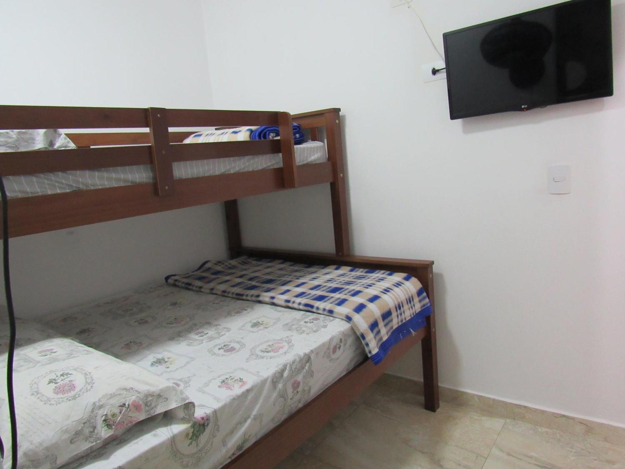 Vitoria Hostel กัวรูยุส ภายนอก รูปภาพ