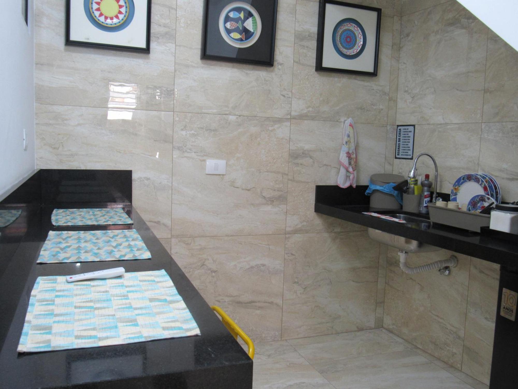 Vitoria Hostel กัวรูยุส ภายนอก รูปภาพ