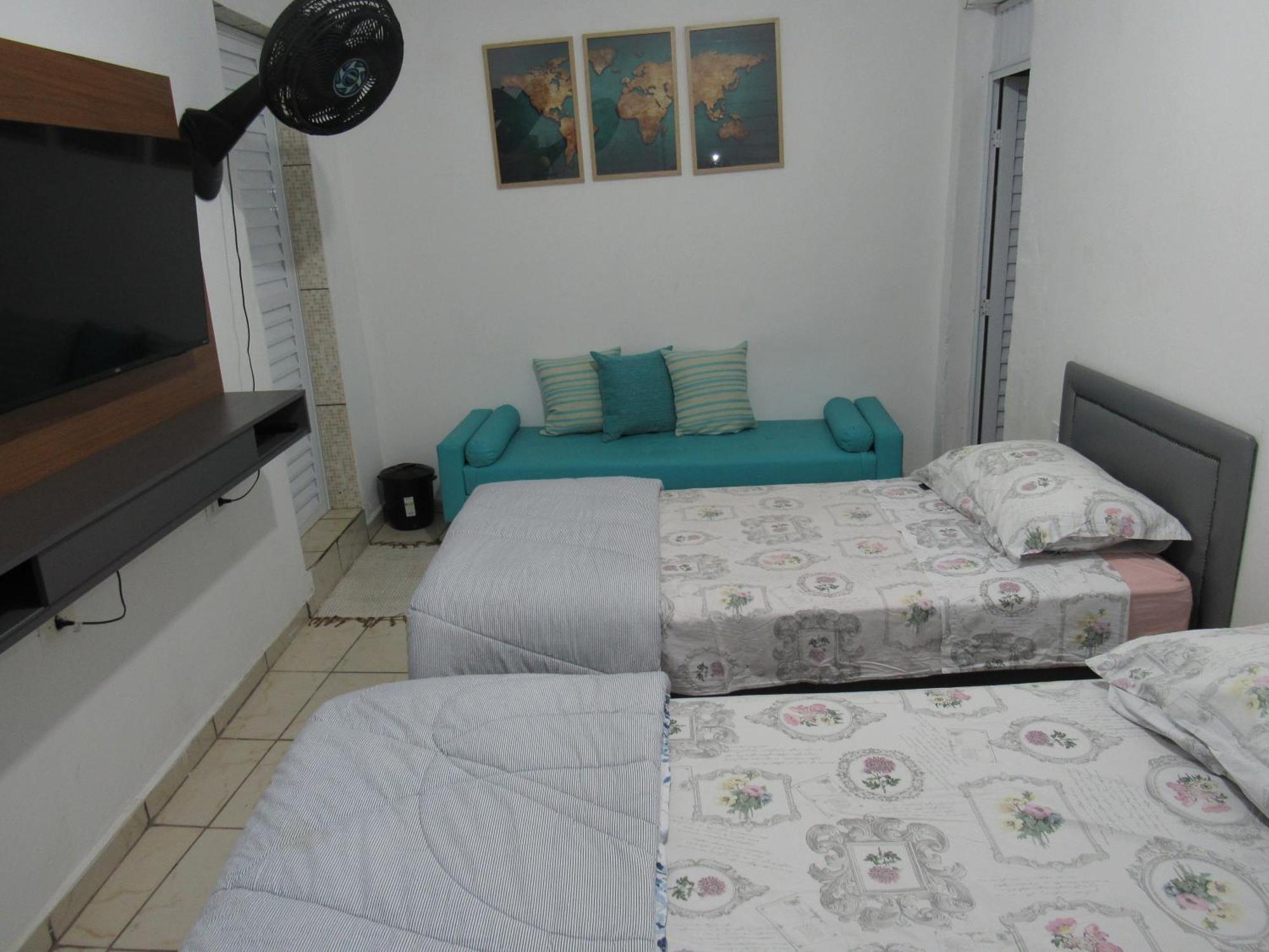 Vitoria Hostel กัวรูยุส ภายนอก รูปภาพ