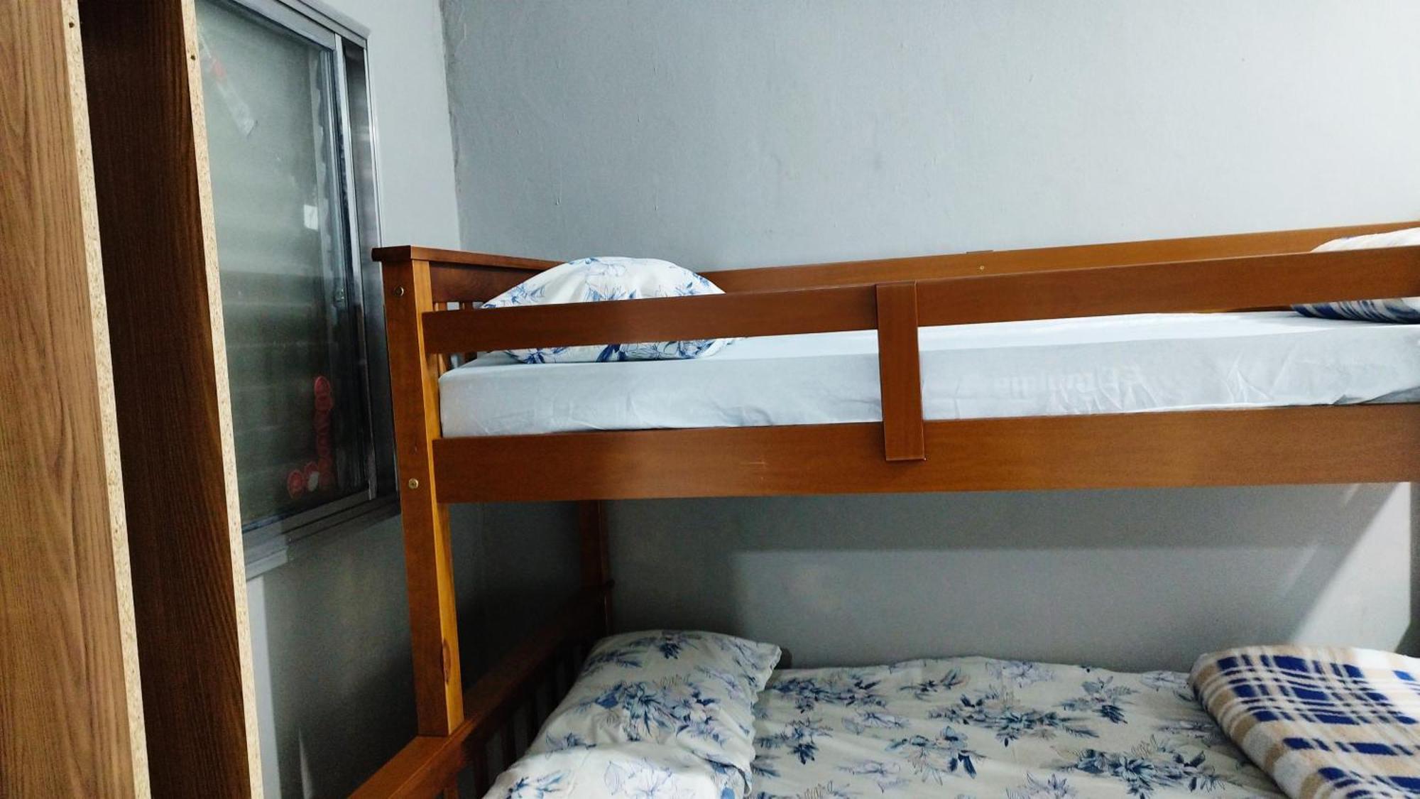 Vitoria Hostel กัวรูยุส ภายนอก รูปภาพ