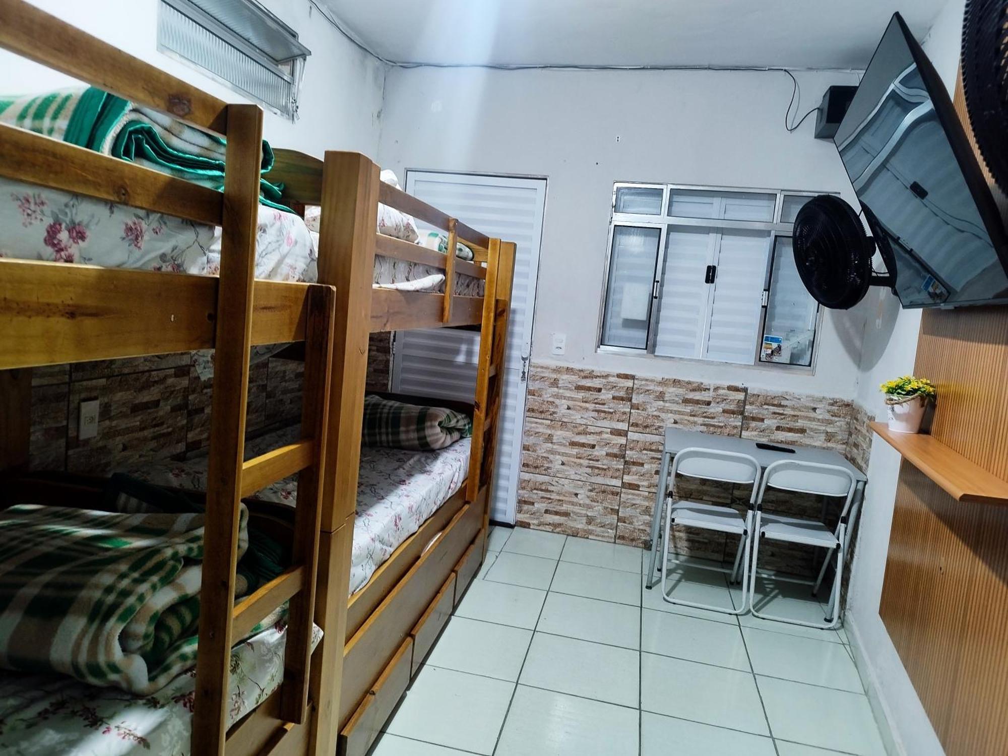 Vitoria Hostel กัวรูยุส ภายนอก รูปภาพ
