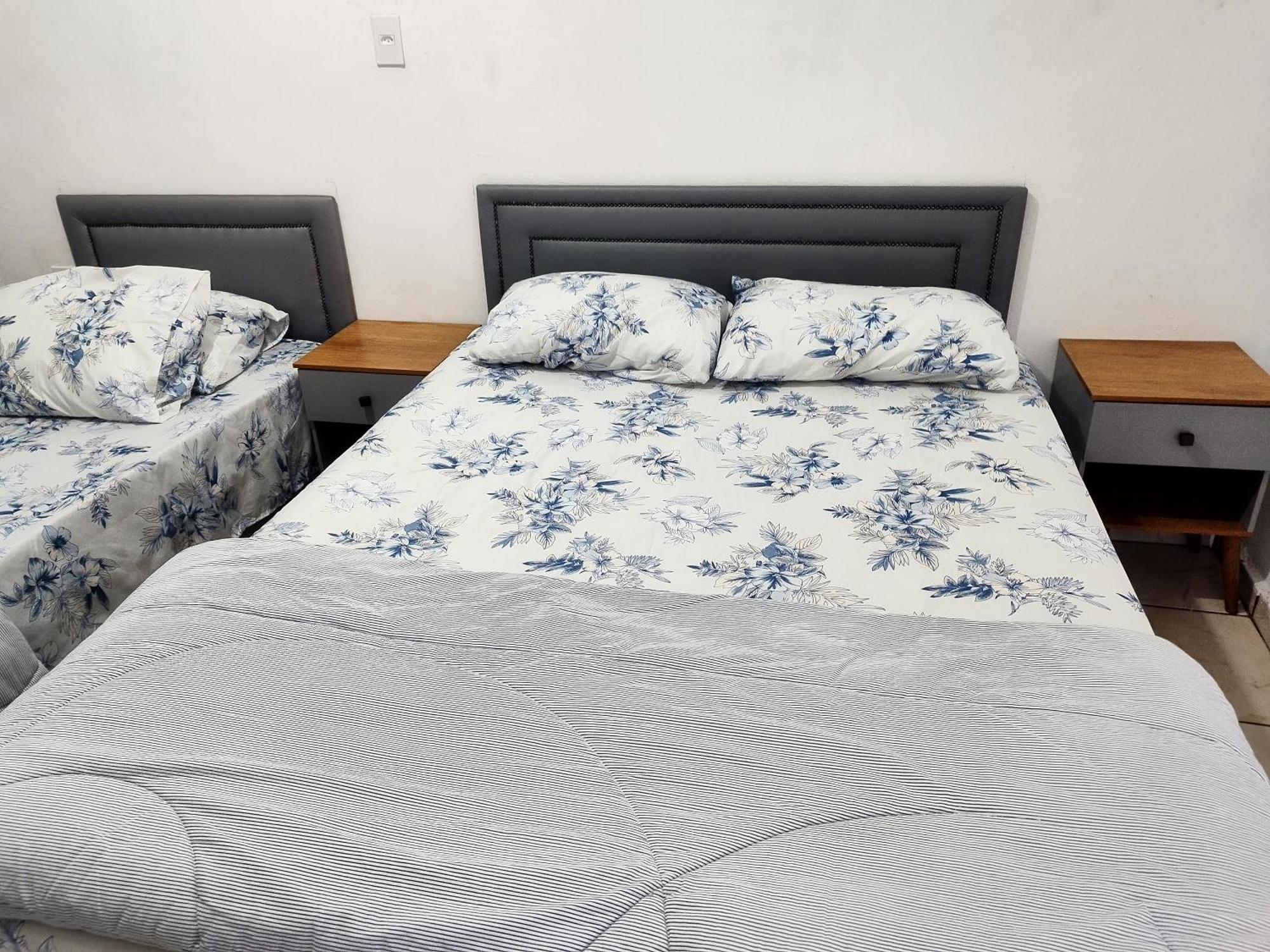 Vitoria Hostel กัวรูยุส ภายนอก รูปภาพ