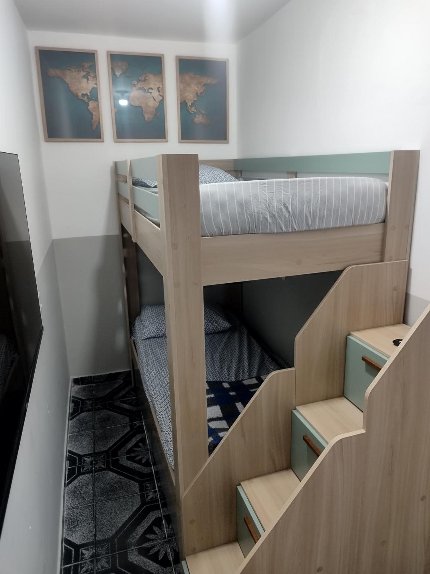 Vitoria Hostel กัวรูยุส ภายนอก รูปภาพ